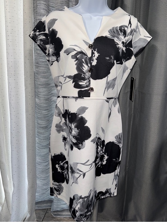 Stella & Julie Dresses & Skirts - Stella & Julie- NWT Black & White Floral Sheath Dress Size 6